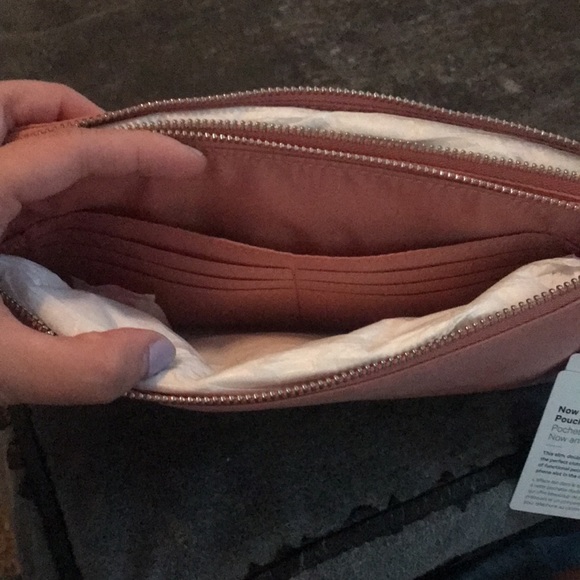 Lululemon now and always pouch - Picture 6 of 11